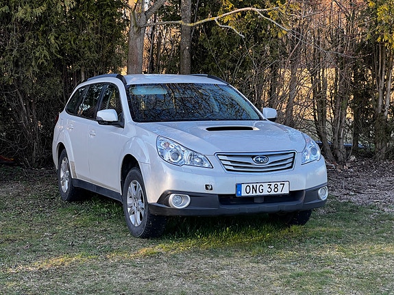 Subaru Outback 3 of 4