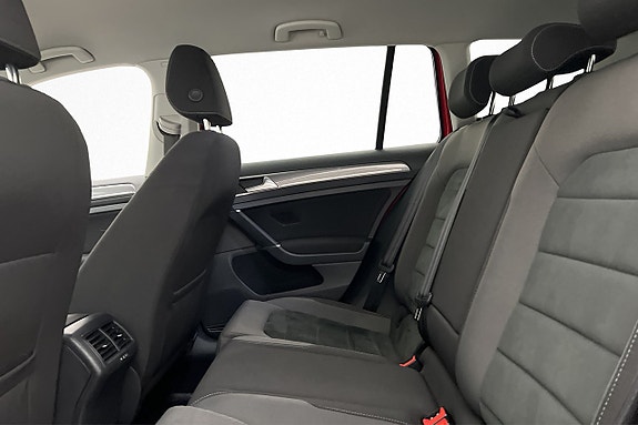 Volkswagen Golf Alltrack 11 of 24