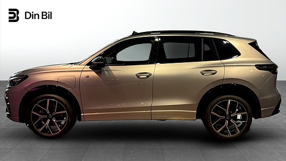 Volkswagen Tiguan 2 of 15