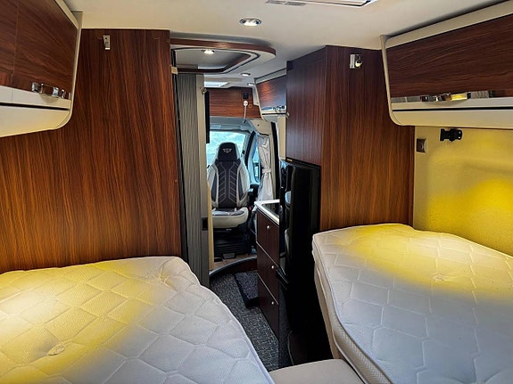 Adria Twin 640 SLX Supreme NY SERVAD m KAMREM NYBES ALDE SOLCELL VINTERBONAD 17 of 19