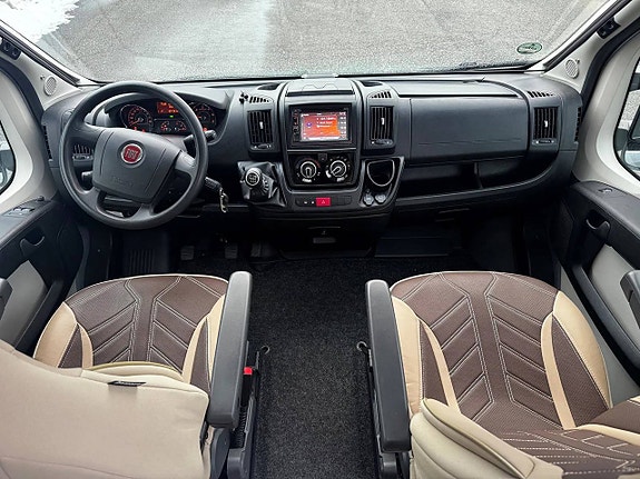 Adria Twin 640 SLX Supreme NY SERVAD m KAMREM NYBES ALDE SOLCELL VINTERBONAD 6 of 19