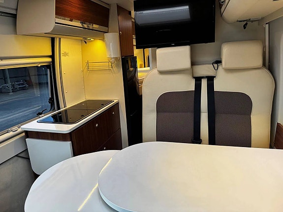 Adria Twin 640 SLX Supreme NY SERVAD m KAMREM NYBES ALDE SOLCELL VINTERBONAD 9 of 19