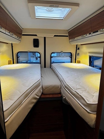 Adria Twin 640 SLX Supreme NY SERVAD m KAMREM NYBES ALDE SOLCELL VINTERBONAD 16 of 19