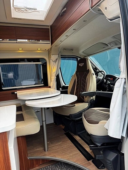 Adria Twin 640 SLX Supreme NY SERVAD m KAMREM NYBES ALDE SOLCELL VINTERBONAD 7 of 19