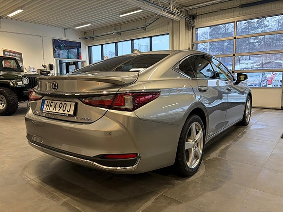 Lexus ES300h 6 of 26