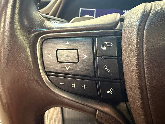 Lexus ES300h 16 of 26