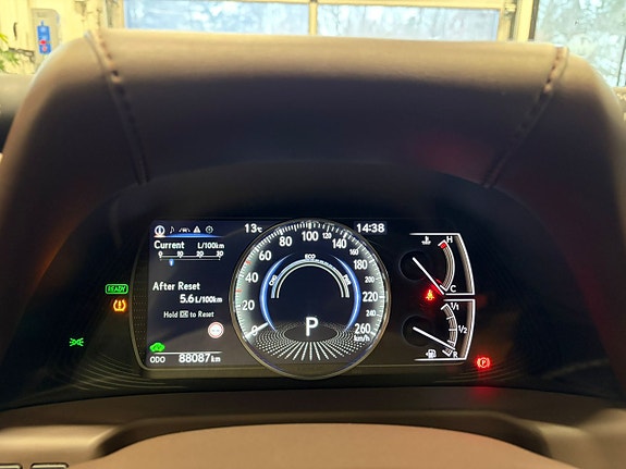 Lexus ES300h 18 of 26