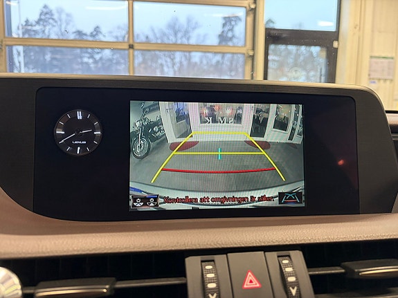 Lexus ES300h 19 of 26
