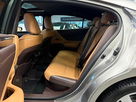 Lexus ES300h 9 of 26