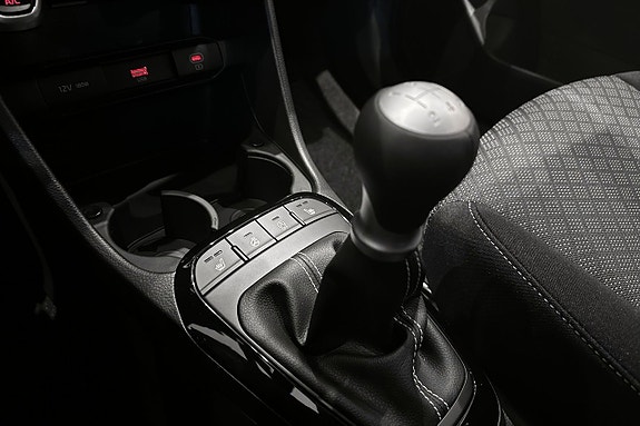 Kia Picanto 15 of 18
