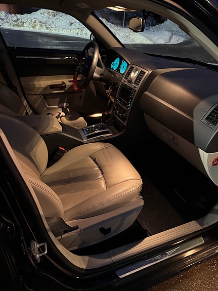 Chrysler 300C 4 of 5