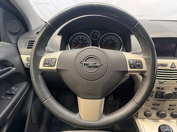 Opel Astra 13 of 16