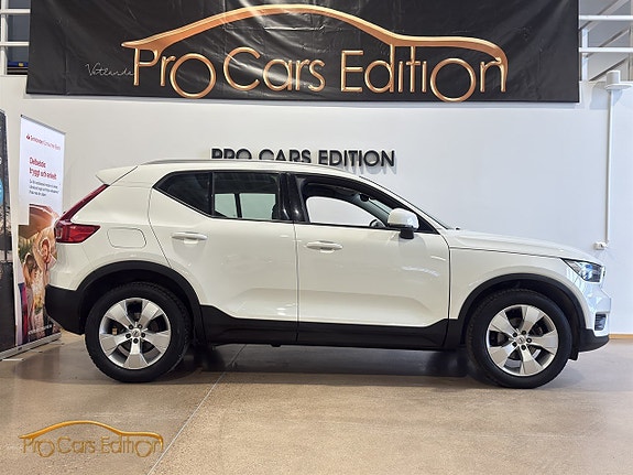 Volvo XC40 3 of 5
