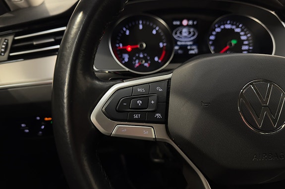 Volkswagen Passat 11 of 24
