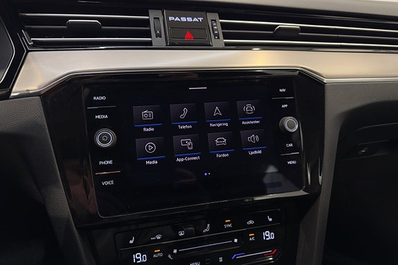 Volkswagen Passat 15 of 24