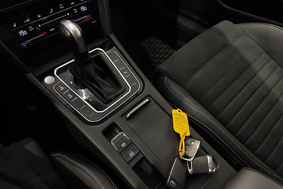 Volkswagen Passat 21 of 24