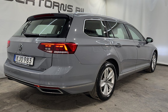 Volkswagen Passat 6 of 24