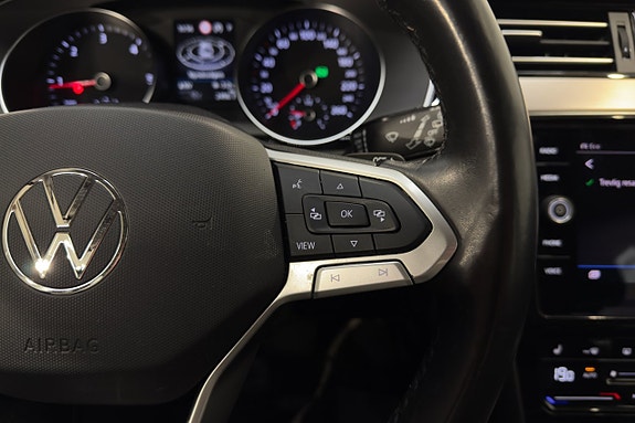 Volkswagen Passat 13 of 24