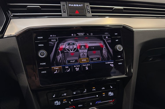 Volkswagen Passat 17 of 24