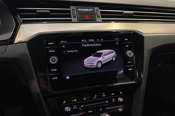 Volkswagen Passat 16 of 24