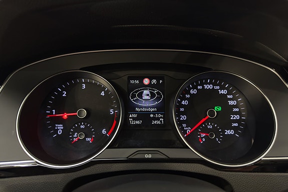 Volkswagen Passat 12 of 24