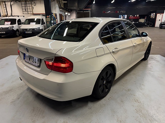 BMW 318 4 of 5