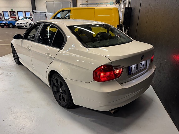 BMW 318 3 of 5