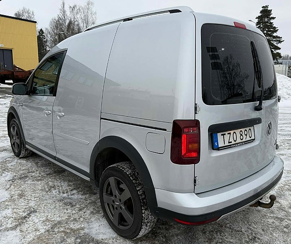 Volkswagen Caddy Alltrack 8 of 15