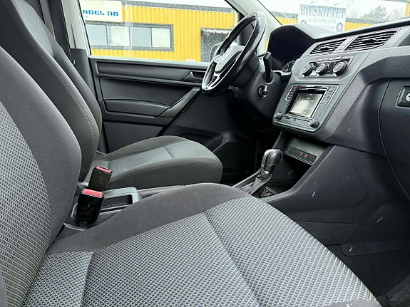 Volkswagen Caddy Alltrack 14 of 15