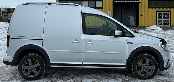 Volkswagen Caddy Alltrack 4 of 5