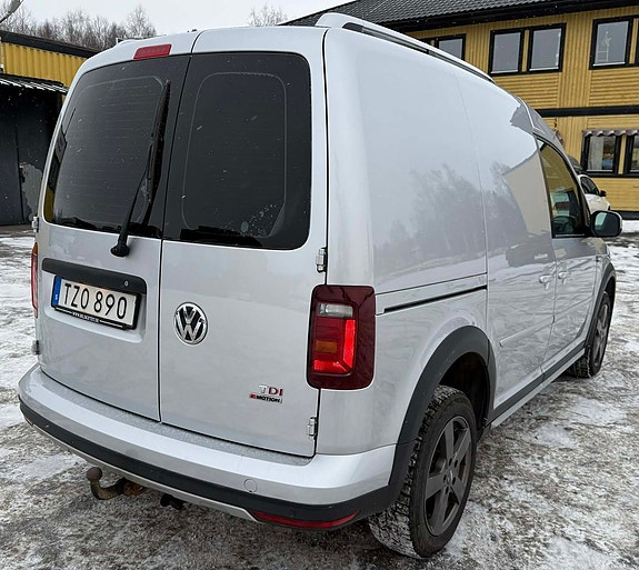 Volkswagen Caddy Alltrack 6 of 15