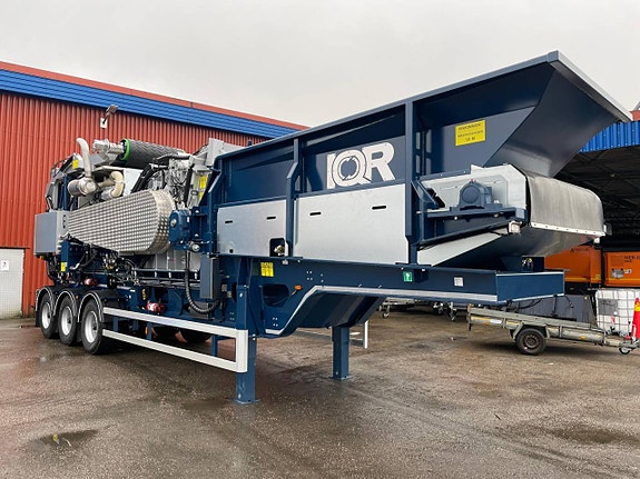 Snabbgående Mobil Avfalls krossverk IQR FH1500 tre hjulaxlar