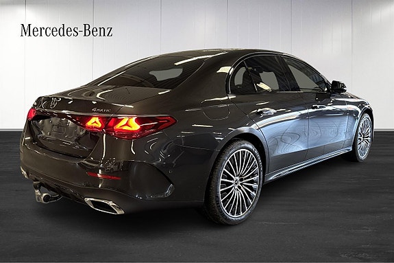 Mercedes-Benz E300 de 4 of 12