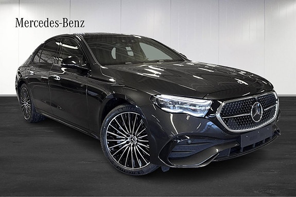 Mercedes-Benz E300 de 2 of 12