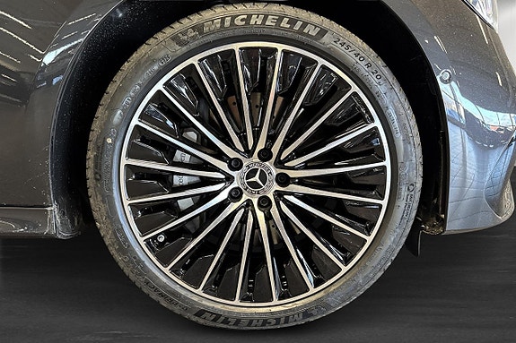 Mercedes-Benz E300 de 5 of 12