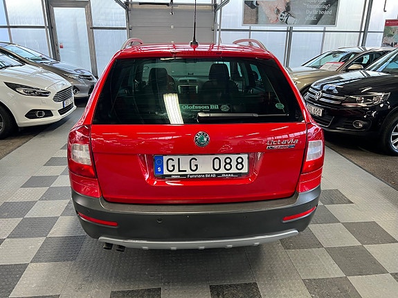 Skoda Octavia Scout 8 of 17