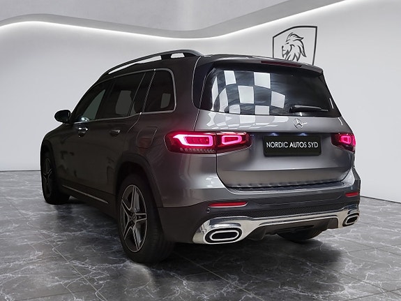 Mercedes-Benz GLB200 3 of 5