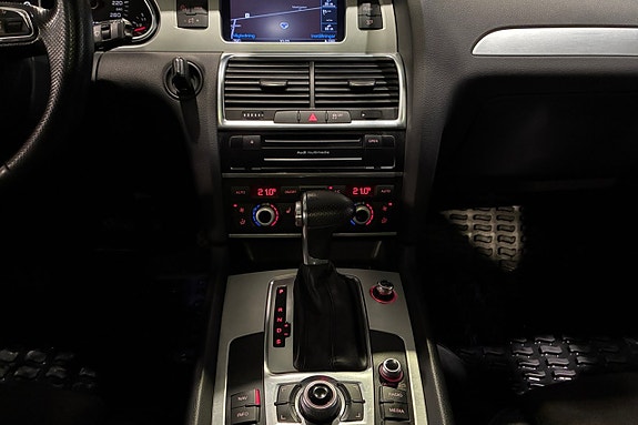 Audi Q7 12 of 16