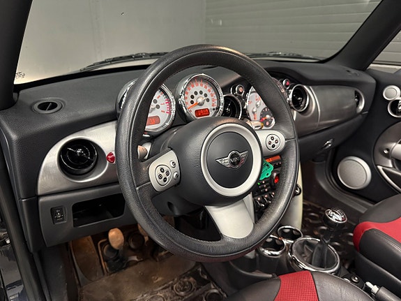 MINI Cooper 16 of 21