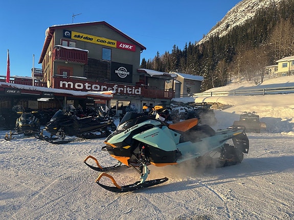 Ski-Doo Backcountry X-RS 850 146" E-Tec 10,25 Display -24