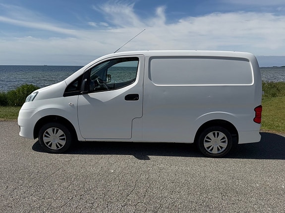 Nissan NV200 2 of 5