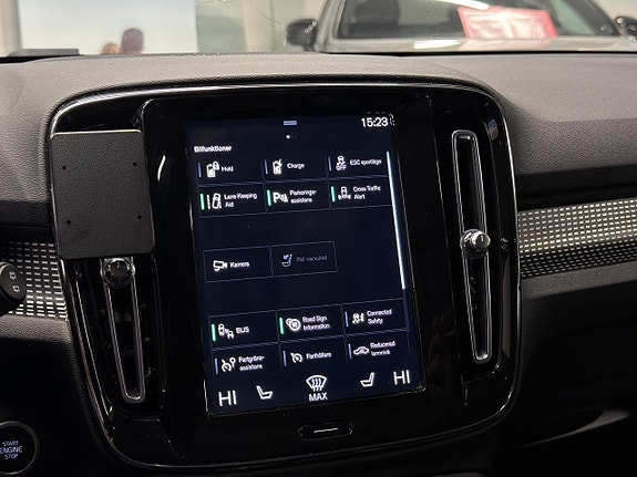 Volvo XC40 23 of 27