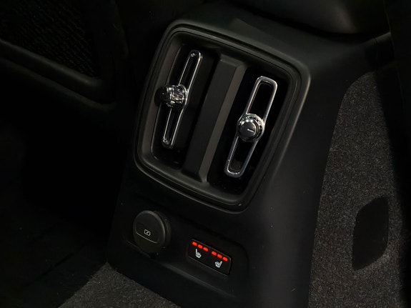 Volvo XC40 27 of 27