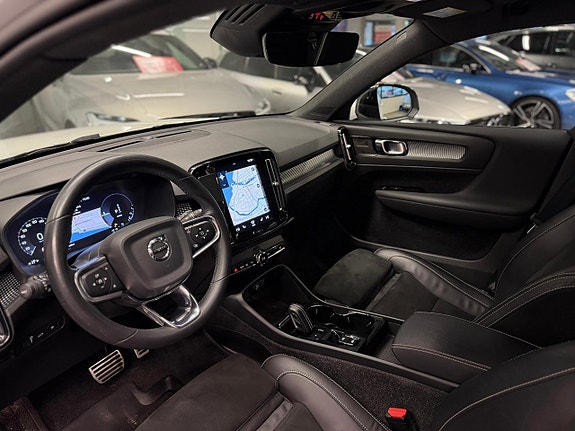 Volvo XC40 12 of 27
