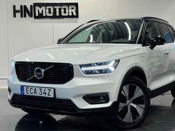 Volvo XC40 2 of 5