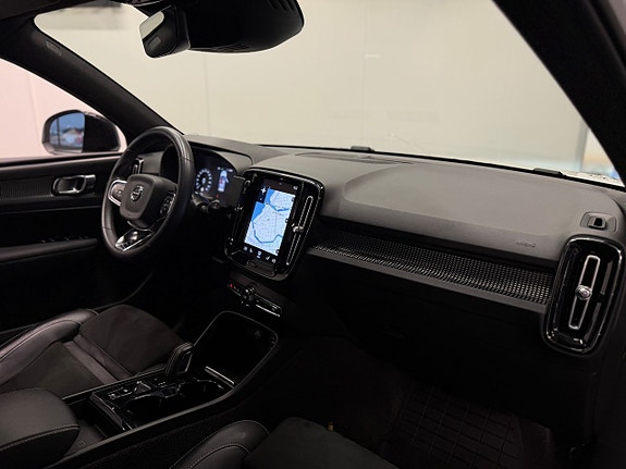Volvo XC40 25 of 27