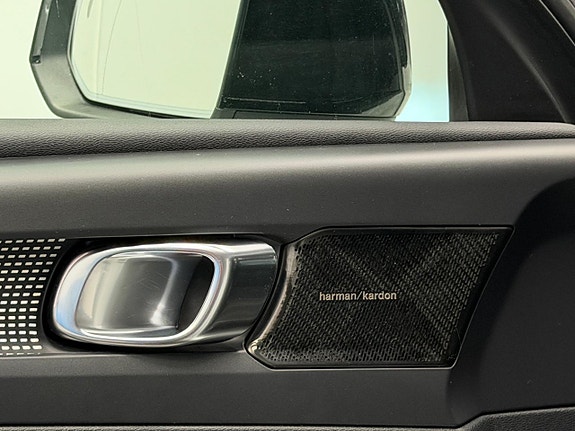 Volvo XC40 13 of 27