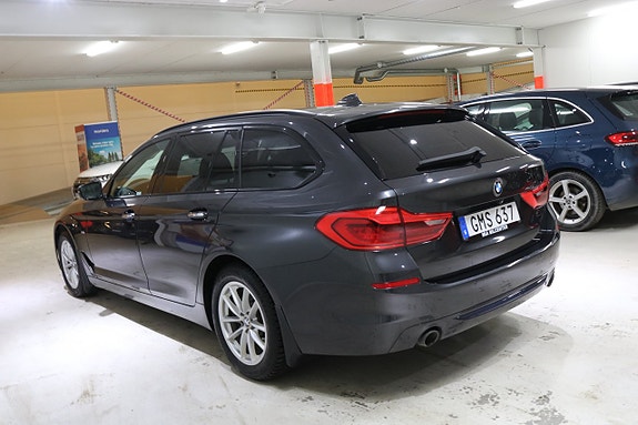 BMW 520d 4 of 5