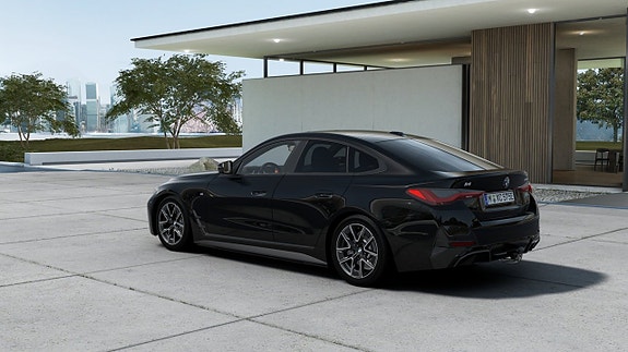 BMW i4 2 of 13