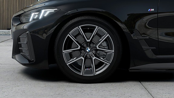 BMW i4 7 of 13